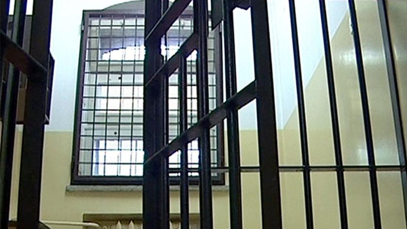 Szef MSW: Pokazać monitoring. Przed klubem każdy może mówić, że jest Batmanem