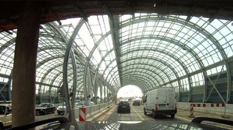 Szklany tunel w Warszawie