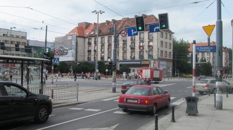 Zakaz skrętu w lewo - kierowcy i tak robią swoje 