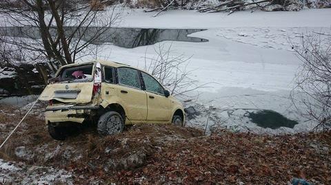 Auto wpadło do rzeki. Trzy osoby nie żyją