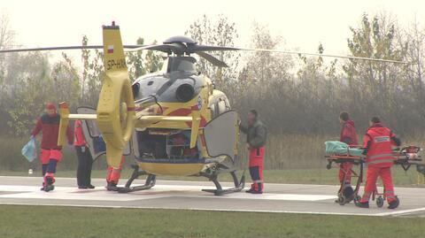 Poparzony w pożarze mężczyzna jest transportowany do Siemianowic Śląskich