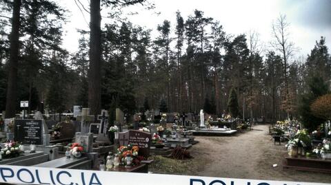 Reporter TVN24 o śledztwie ws. zdewastowanego cmentarza w Lęborku