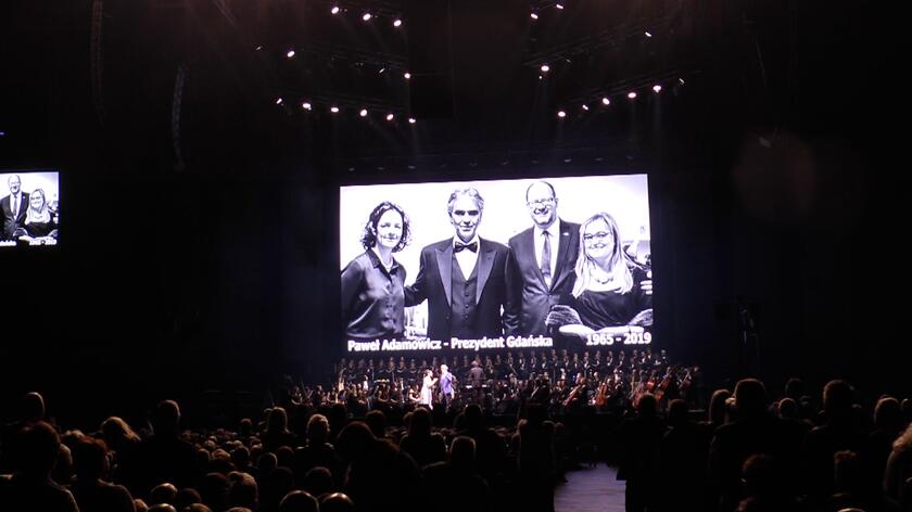 Bocelli podczas konceru zdedydykował "Ave Maria" Adamowiczowi