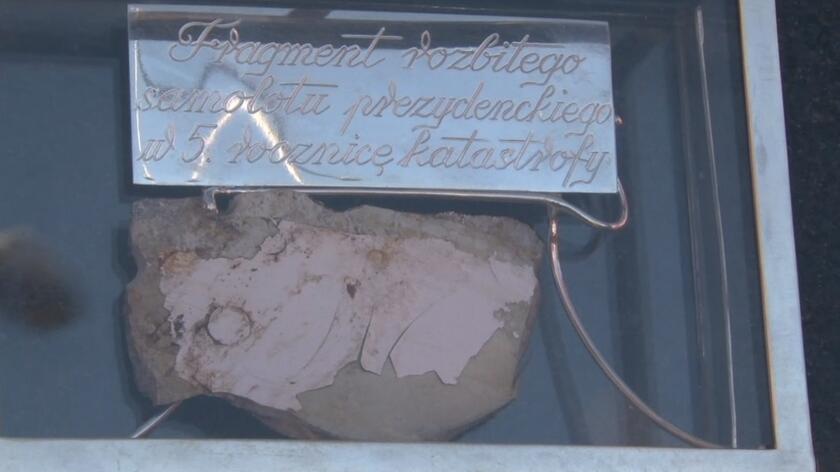 Przywieźli fragment tupolewa i ziemię z miejsca katastrofy w Smoleńsku