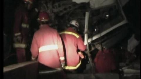 Wypadek autobusu w Andach - 14 osób zginęło
