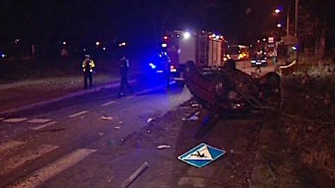 Auto dachowało. Jedna osoba zginęła