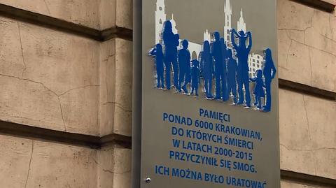 W Krakowie odsłonięto tablicę upamiętniającą ofiary smogu