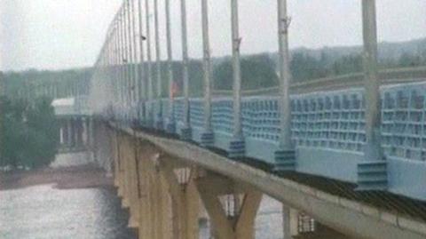Falujący most na Wołdze