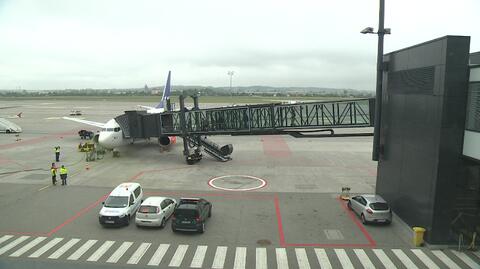 Pierwsi pasażerowi skorzystali z rękawów na gdańskim lotnisku