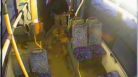 Atak na kierowcę autobusu nagrały kamery