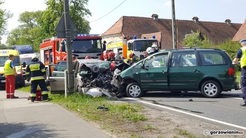 Zderzenie trzech aut na krajowej "22". Pięć osób rannych