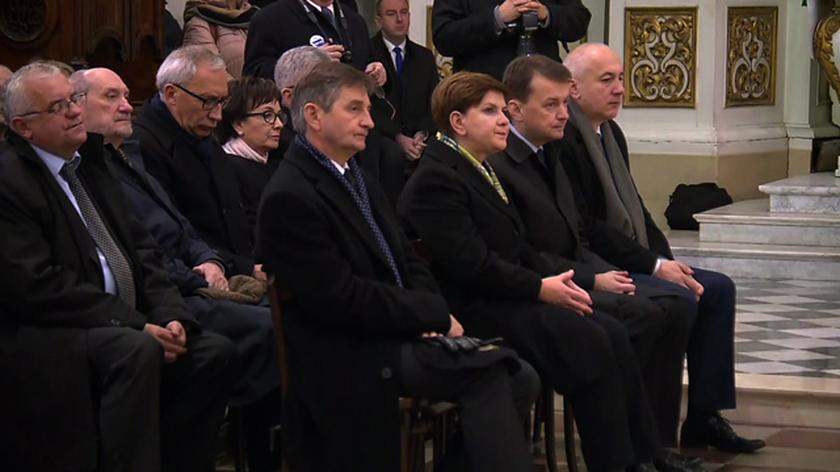 Politycy PiS na mszy ku pamięci ofiar katastrofy smoleńskiej