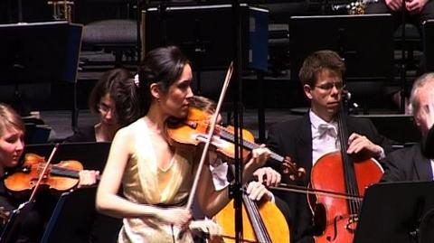 Skrzypaczka Viviane Hagner oraz muzycy z Münchner Philharmoniker pod dyrekcją Hugh Wolffa wykonali Koncert skrzypcowy D-dur Ludwiga van Beethovena