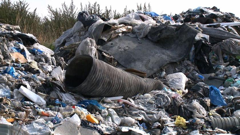 50 ton śmieci podrzuconych na prywatne działki
