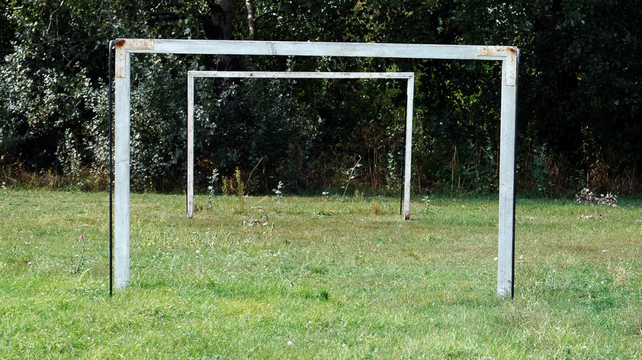 Odurzył się sprężonym powietrzem do czyszczenia klawiatur? Chłopiec zmarł na boisku