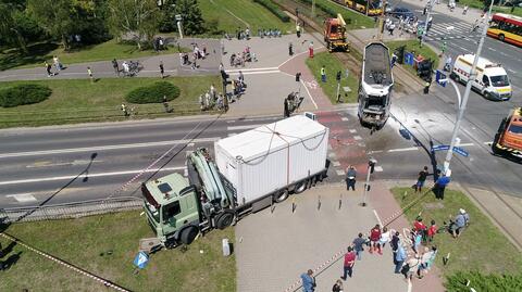 Zderzenia tramwaju z ciężarówką we Wrocławiu