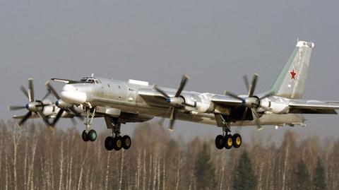 Rosyjskie bombowce Tu-22M3 zrzucają bomby na Syrię
