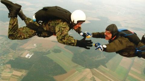Skok wrocławskich spadochroniarzy wojskowych