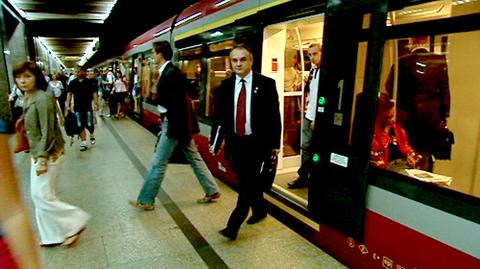 Pawlak dojeżdża do Warszawy z Żyrardowa pociągiem