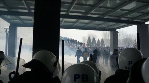 Protestujący próbowali sforsować drzwi do budynku JSW