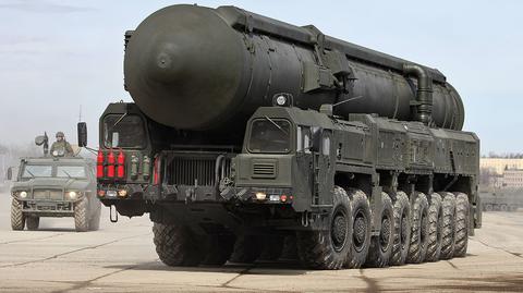 Rosyjska rakieta balistyczna Jars szykowana do parady