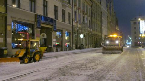 Sypnęło śniegiem we Wrocławiu