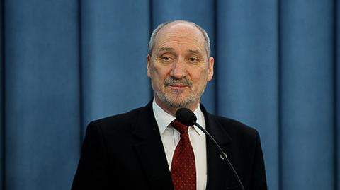 Macierewicz jest szefem parlamentarnego zespołu ds. wyjaśnienia tragedii smoleńskiej