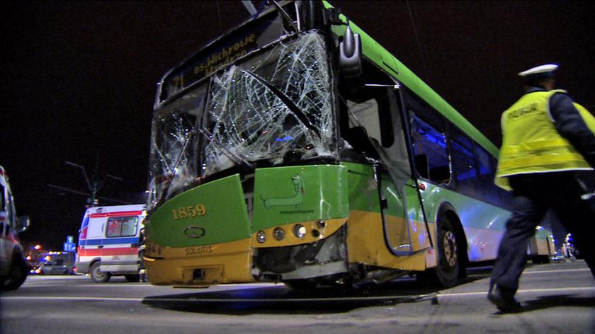  W centrum Poznania autobus zderzył się z samochodem osobowym