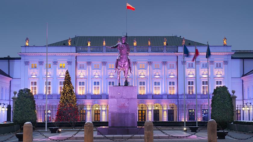 Pomniki smoleńskie na Krakowskim Przedmieściu? Zdania podzielone