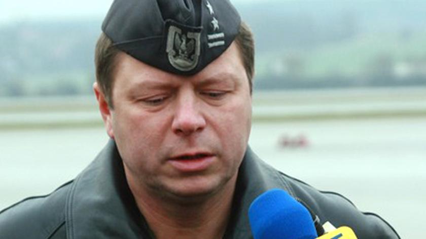 Płk Leszek Leśniak: Dziś posadziłbym tych samych pilotów za sterami (Fot. East News; film: TVN24)