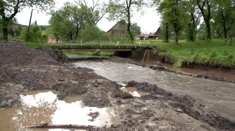 Woda podmyła most w Czarnym Borze