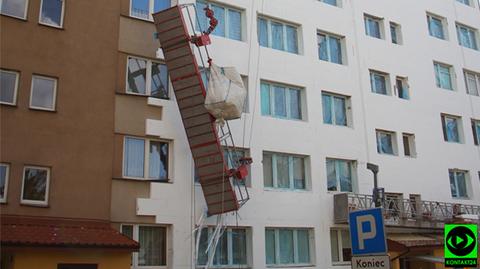 Robotnicy ocieplali blok mieszkalny