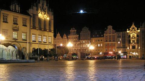 Centrum Wrocławia bez alkoholu w nocy