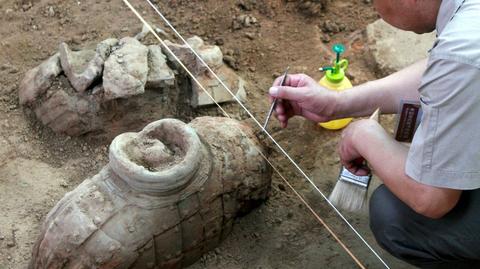 Archeolodzy odkopują żołnierzy