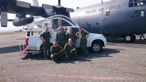 Załoga C-130 przetransportowała papamobile do Polski