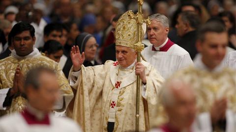 Podczas pasterki Benedykt XVI modlił się za wszystkie dzieci świata