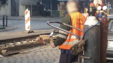 Poznań: Pracownik MPK smażył kiełbaskę podczas remontu