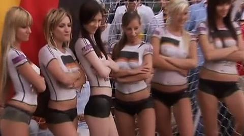Piękne Niemki i Austiraczki dopingują swoje druźyny przed meczem