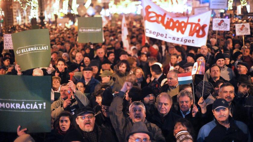 Orban pod ostrzałem Europy. Opozycja na ulicach