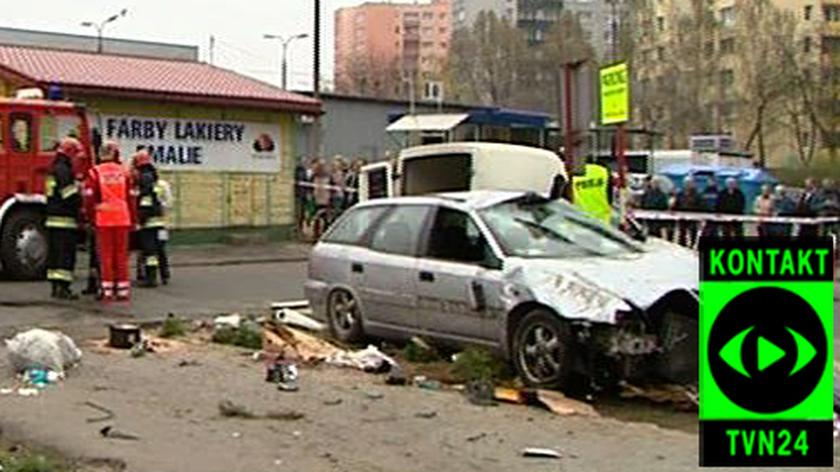 Auto wpadło w grupę ludzi handlujących na targowisku w Warszawie