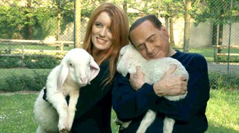 Berlusconi wśród jagniątek. "Zróbcie tak jak on"