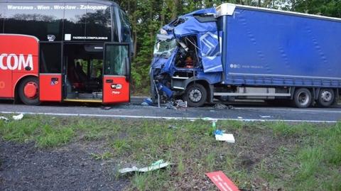 Zderzenie Polskiego Busa z ciężarówką na krajowej "8"