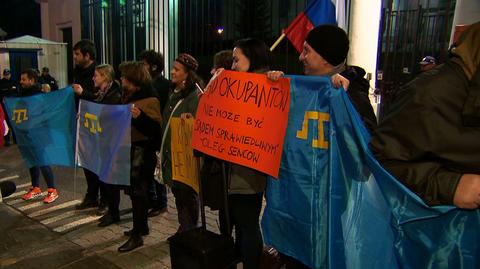 Protest przed ambasadą rosyjską przeciwko aneksji Krymu