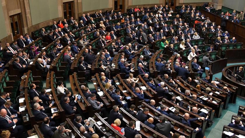 Prezydent Andrzej Duda podpisał ustawę represyjną