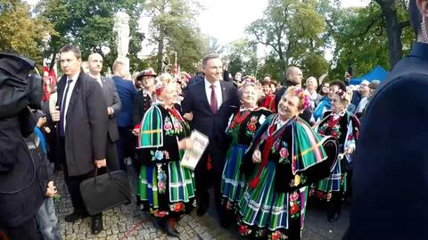 Prezydent dołączył do śpiewania ludowej piosenki