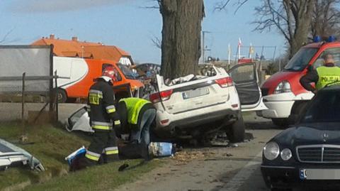 Jeep uderzył w drzewo. Pięć ofiar