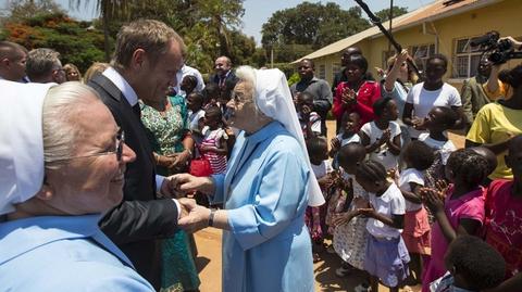 Premier z wizytą w domu dziecka w Zambii 