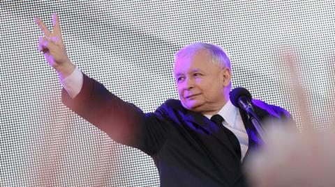 Jarosław Kaczyński przemawia na Krakowskim Przedmieściu