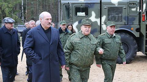 Łukaszenka wizytuje mińskie zakłady zbrojeniowe