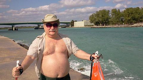 Lech Wałęsa na plaży w Miami